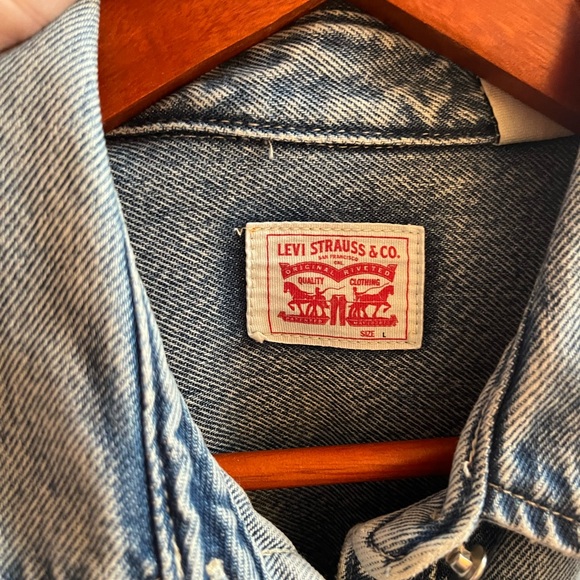 Levi's Distressed Light Blue Denim Button-Down Shirt - Picture 3 of 6